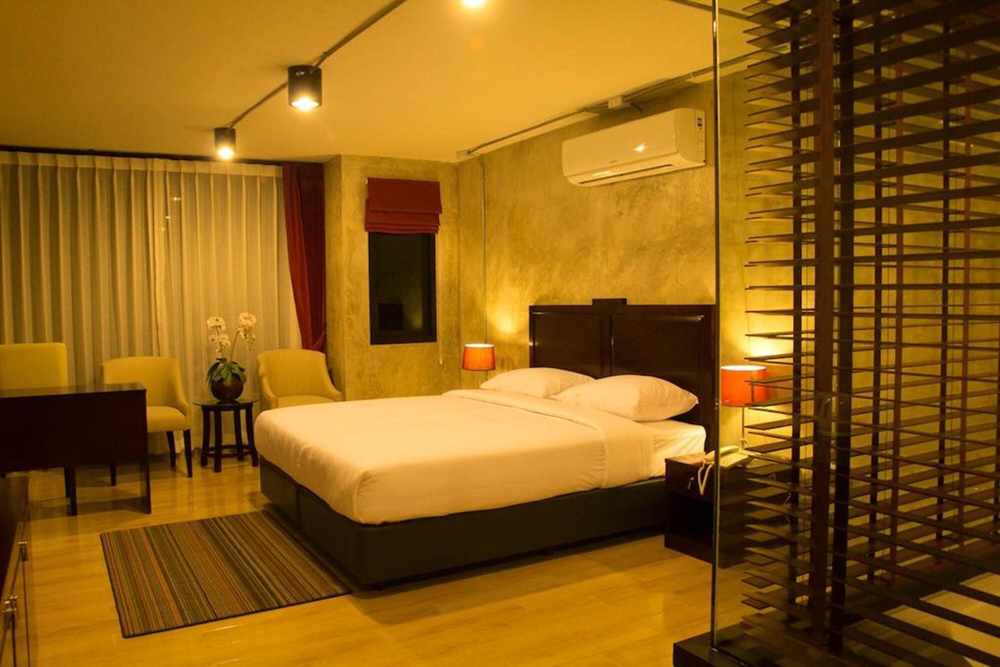 Hotel Prestige Chiang Mai Esterno foto
