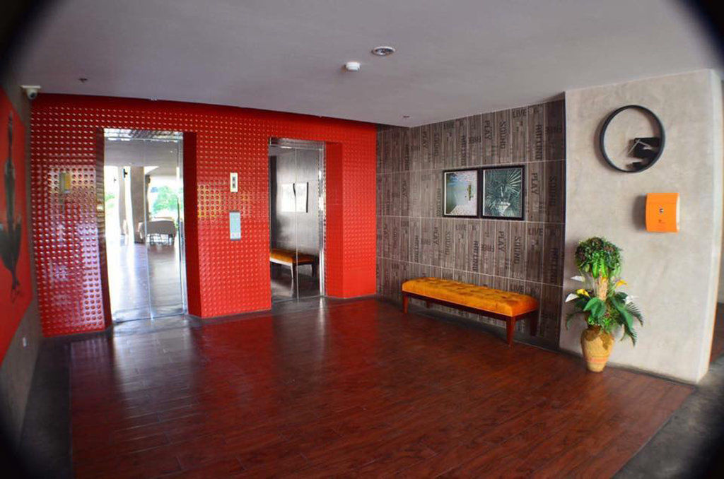 Hotel Prestige Chiang Mai Esterno foto