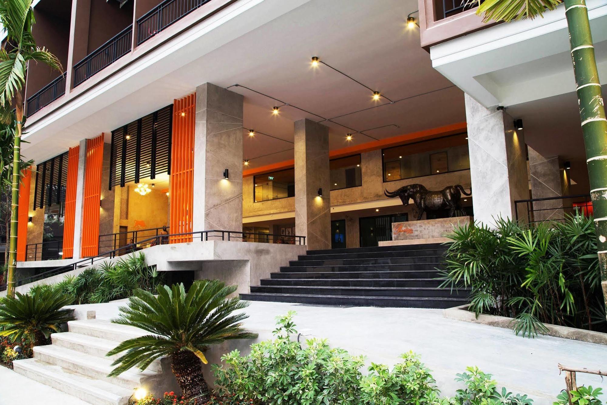 Hotel Prestige Chiang Mai Esterno foto