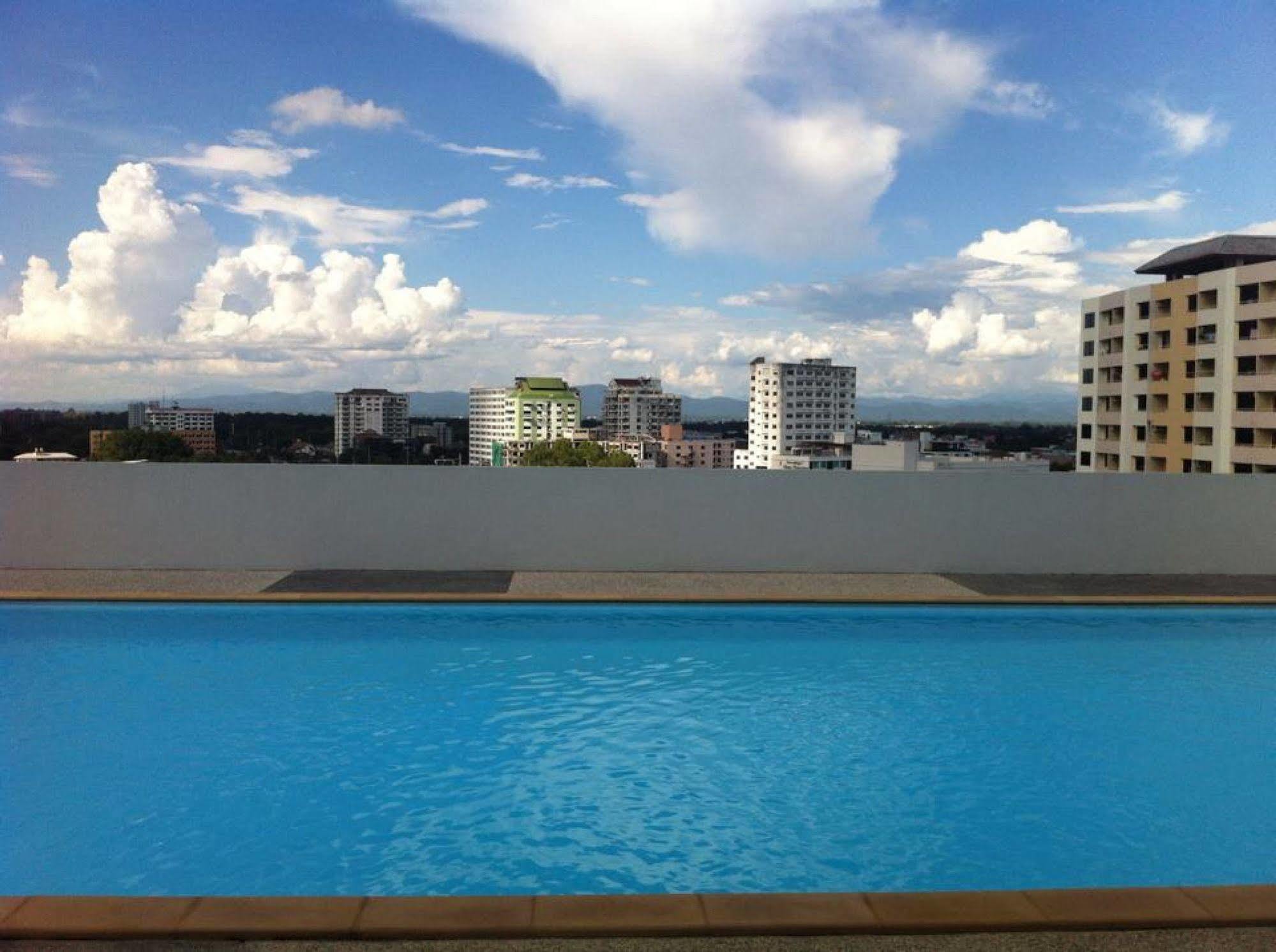 Hotel Prestige Chiang Mai Esterno foto