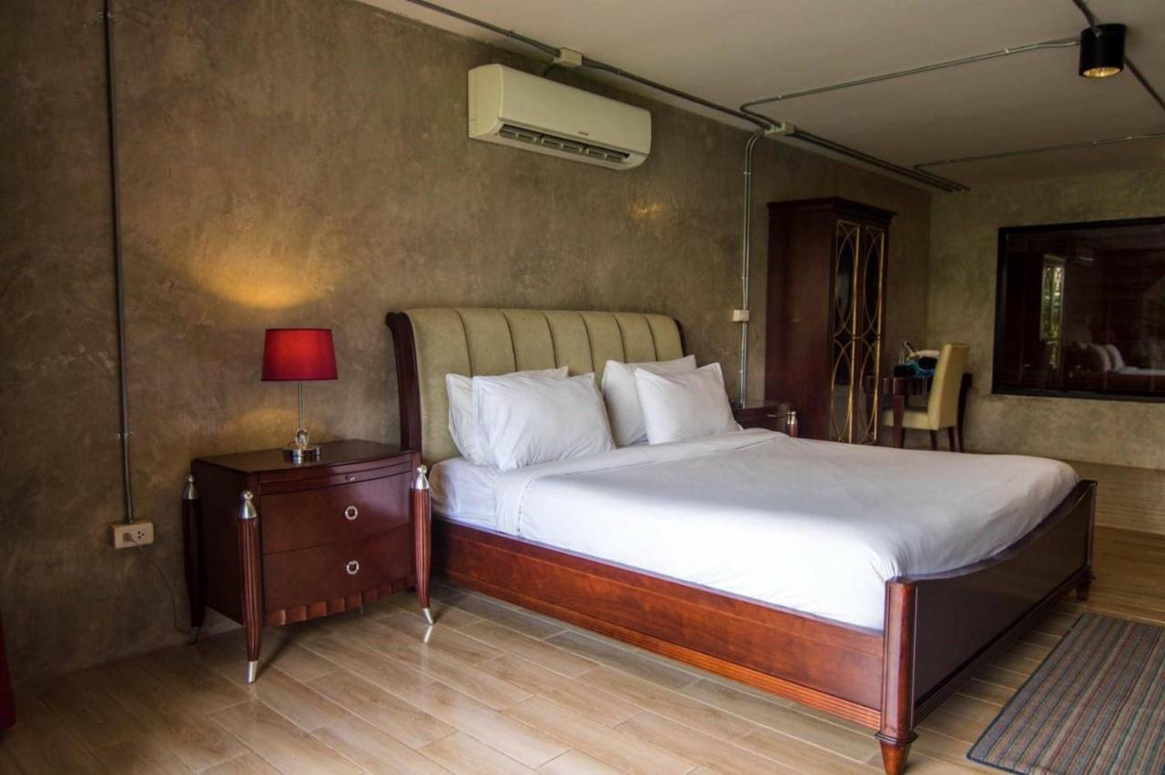 Hotel Prestige Chiang Mai Esterno foto