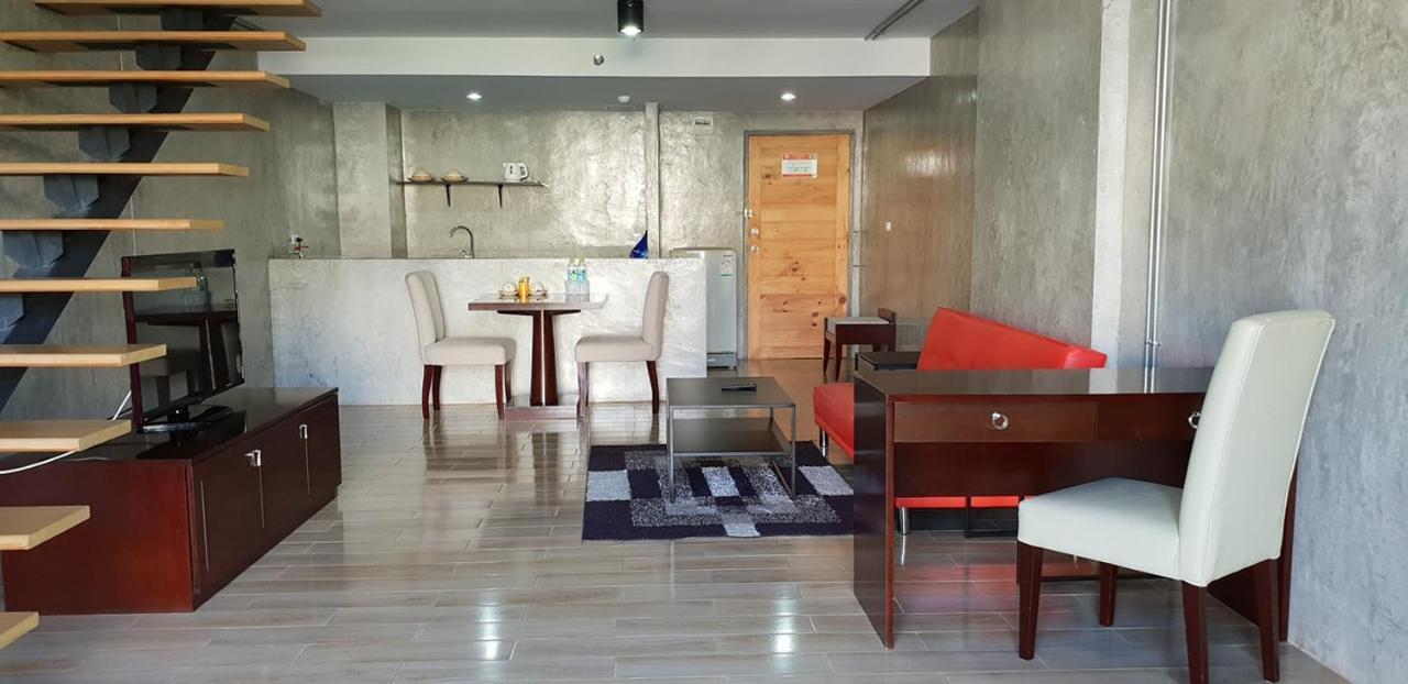Hotel Prestige Chiang Mai Esterno foto