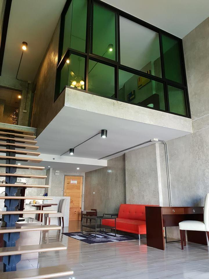 Hotel Prestige Chiang Mai Esterno foto